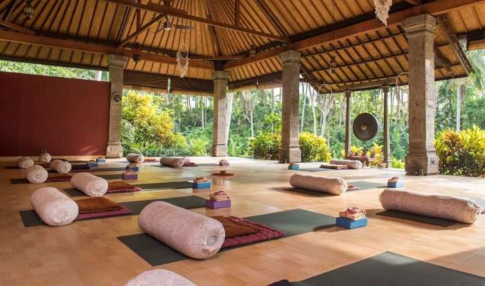 Virtual outdoor meditation retreats